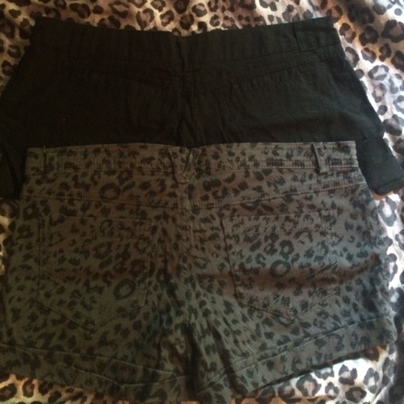 Miley Cyrus Shorts - Picture 2 of 3