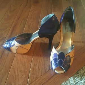 Poetic licence pumps