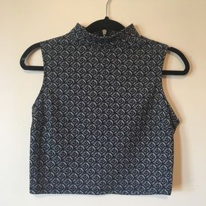Cropped sleeveless turtleneck