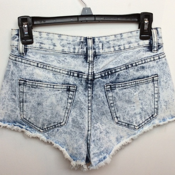 Light high wasted jean shorts 💙 - Picture 2 of 4