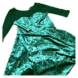 🔥flash sale🔥 Velvet Skater dress w mesh