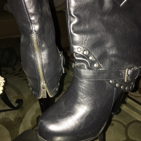 Boots - Picture 1 of 3