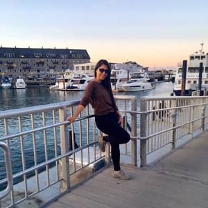Meet your Posher, Dayana