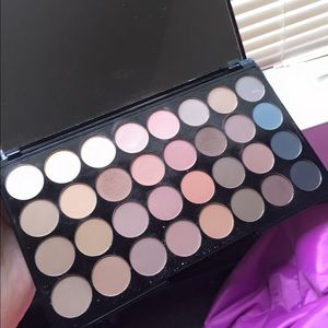Makeup Revolution Matte Eyeshadow Palette