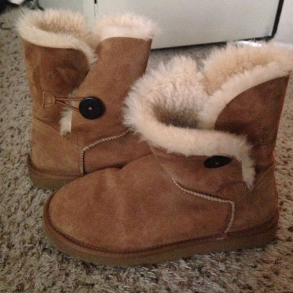Brand New Chestnut Bailey Button UGG Boots
