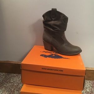 Brown cowgirl boots( short) brand new!