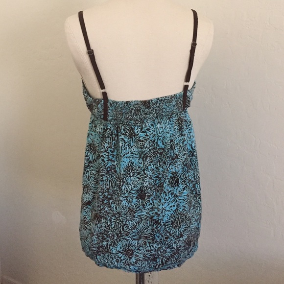 Beautiful Top😍 - Picture 2 of 4