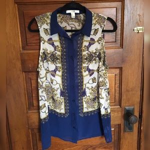 Sleeveless button-up