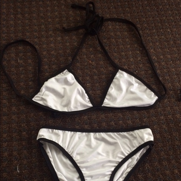 Triangle bikini - Picture 1 of 1