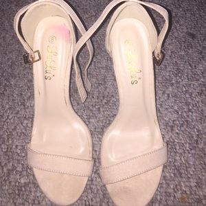 Skinny nude heel