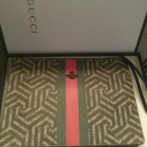 Brand new authentic Gucci messenger style bag