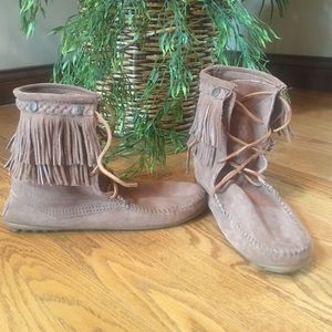 Minnetonka moccasins sturdy weatherproof soles