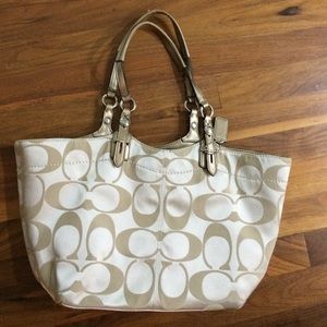 Medium sized AUTHENTIC Coach bag