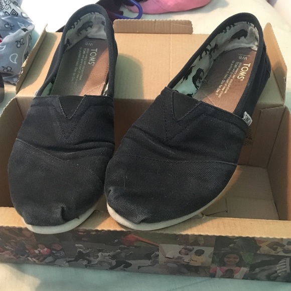 Black toms