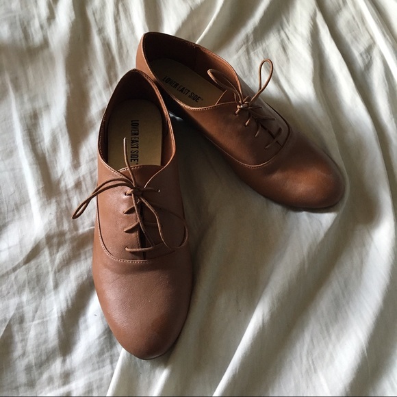 CUTE BROWN FLATS - Picture 2 of 2