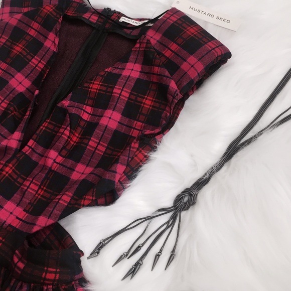 ❌SOLD❌ Pink and Black Cutout Dress - Picture 2 of 4