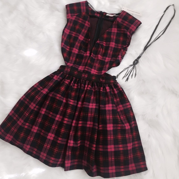 Mustard Seed Dresses & Skirts - ❌SOLD❌ Pink and Black Cutout Dress