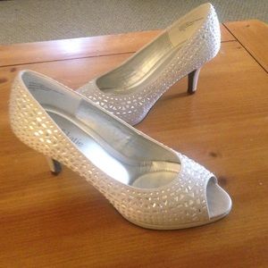 Kelly & Katie Embellished silver Pumps