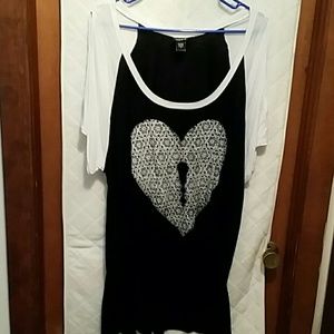 Top w/cold shoulder short sleeve 3X NWOT