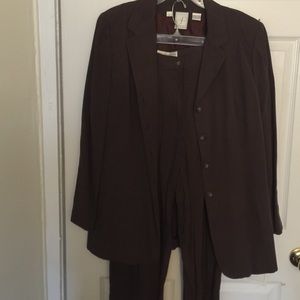 Liz Claiborne, Ladies Brown Peg Leg Pants Suit