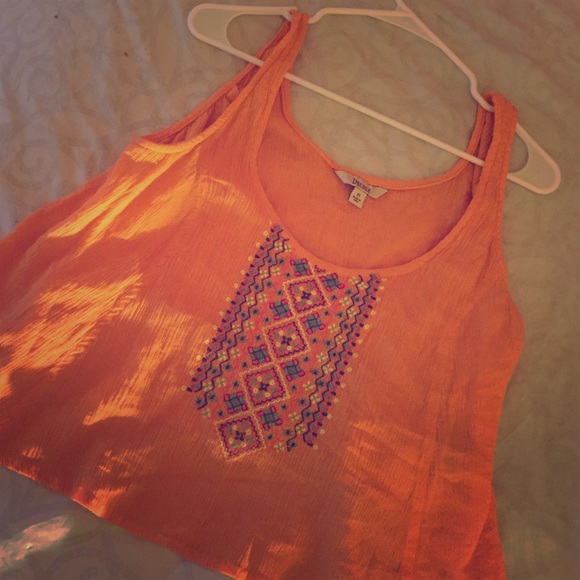 Decree high low colorful crop top 😍