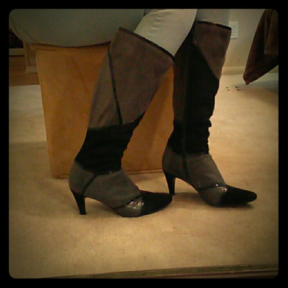 Size 7.5 boots ✨ perfect for dress up or casual.