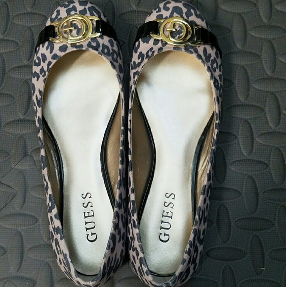 Guess Flat shoes