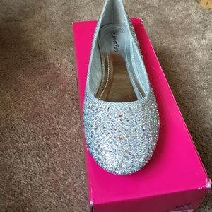Size 8.5 women's silver sparkle ballet slipper