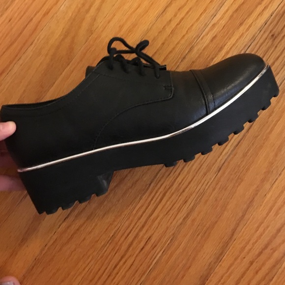 Forever 21 size 7 platform shoes. Silver lining - Picture 2 of 4