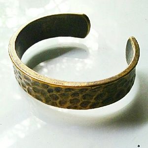 *Stylish Leopard Print Metal Bracelet*