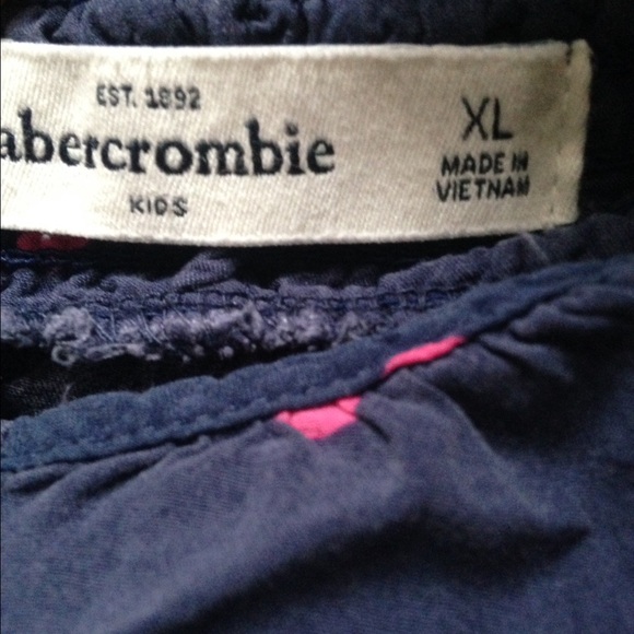 Buttoned tank - Picture 2 of 3