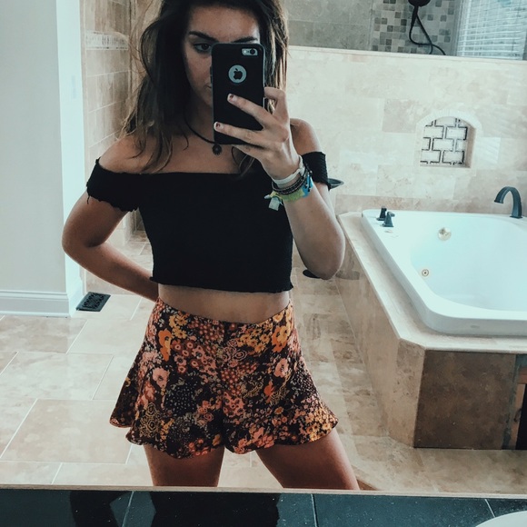 UO kimchi blue floral shorts