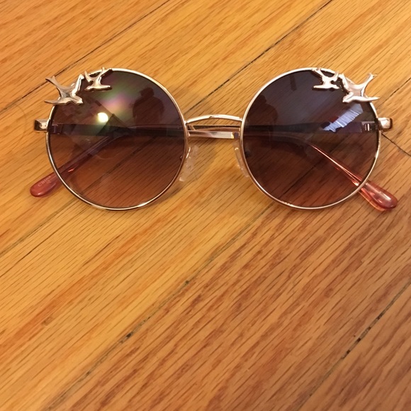 Brand new round sunglasses with birds. Never worn. - Picture 1 of 3