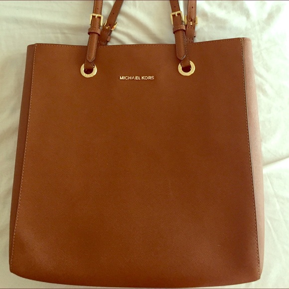 Michael Kors Handbags - Michael Kors Leather Tote