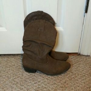 Light brown cowgirl boots