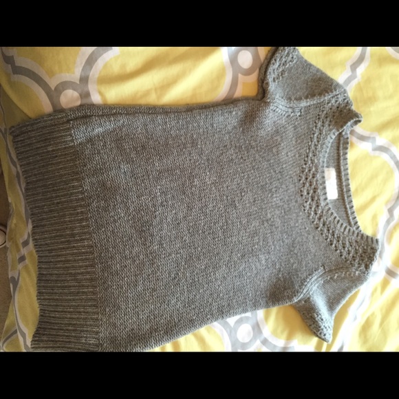 American eagle gray short sleeve sweater
