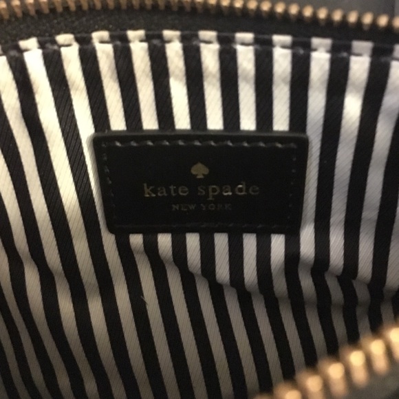 Kate spade wristlet. Lightly worn - Picture 3 of 3