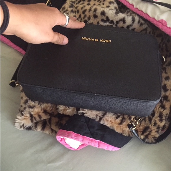 Mk crossbody - Picture 2 of 3