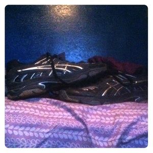 Pair of volleyball/running shoes never worn