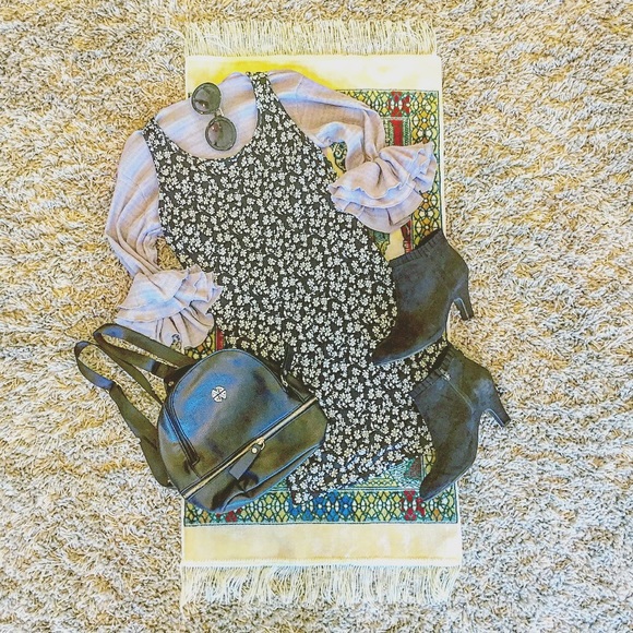Forever 21 Dresses & Skirts - • Cotton Floral Navy Swing Mini Dress •