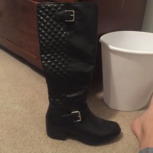 Black boots!