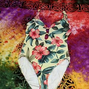 One piece bathing suite