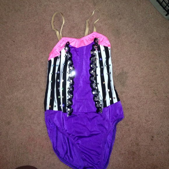 Dance Outfit - Picture 1 of 4