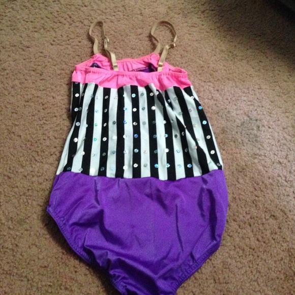 Dance Outfit - Picture 2 of 4