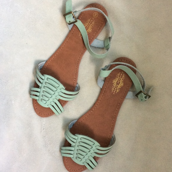 Charles Albert Shoes - NWT mint huarache sandals