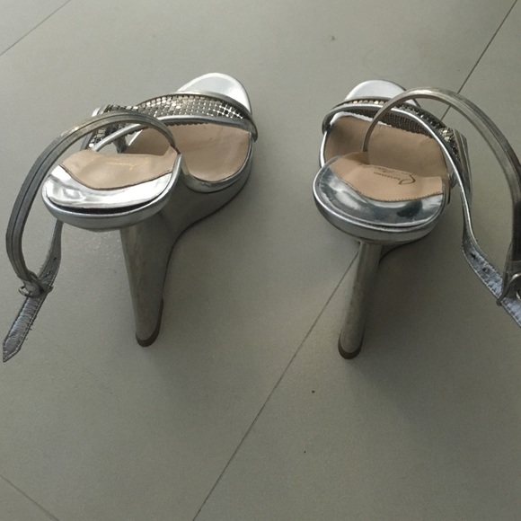 Louboutine shoes - Picture 3 of 4