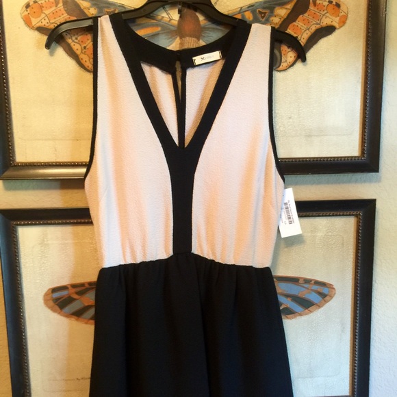 *NWT* Everly Black and Cream Dress