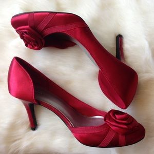 HOST PICK ‼️ red rose heels
