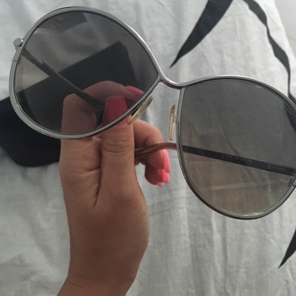 Sunglass - Picture 3 of 5