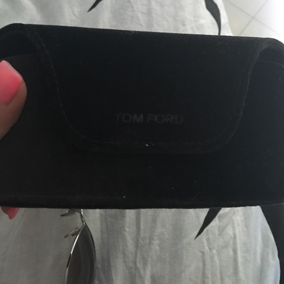 Sunglass - Picture 4 of 5